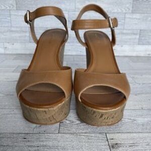 Marc Fisher 9.5 Tan Platform Sandals with Chunky Sole